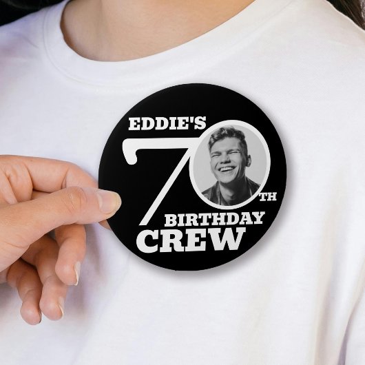 70ste verjaardag crew aangepaste foto en naam ronde button 7,6 cm