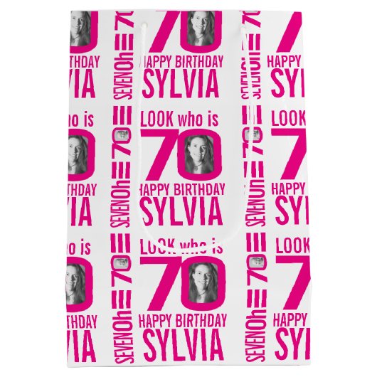 70ste verjaardag roze look 70 aangepaste foto naam medium cadeauzakje (Achterkant)
