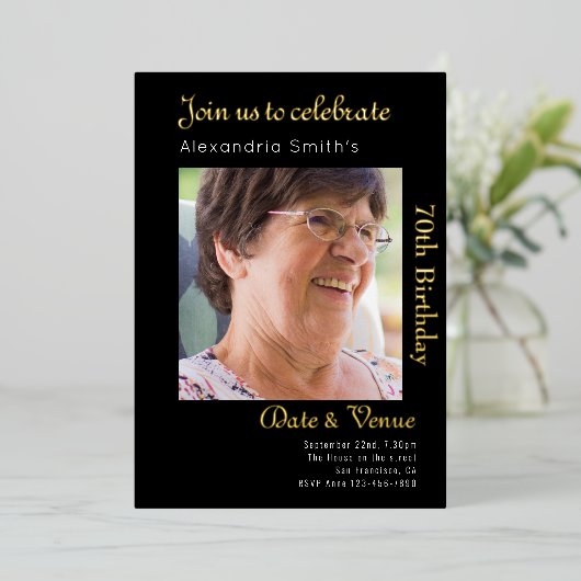 70ste verjaardag Zwart Goud Folie Uitnodiging (Staand Voorkant)