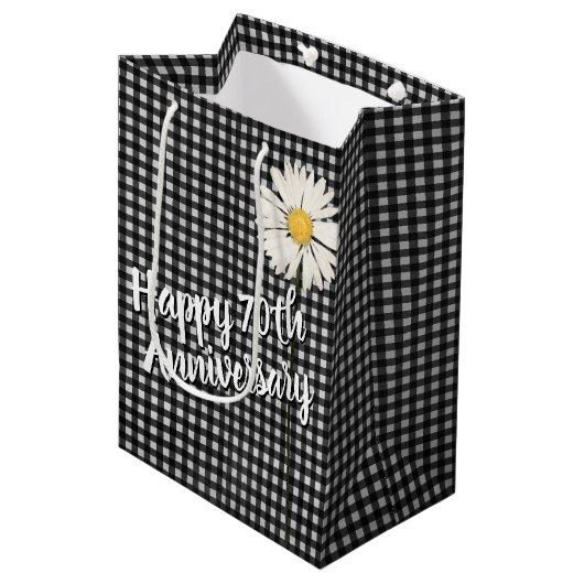 70th Anniversary Daisy Op Gingham Midden Geschenkt Medium Cadeauzakje (Voorkant Gekanteld)