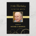 70th Birthday Adult Mijlpaal - Foto optioneel Kaart<br><div class="desc">Elegant Modern Black en Gold 70th Surprise Adult Birthday Dinner Party Invitations for men or women with or without foto — Clear phototo for champagne glass design. Verander het jaar, of de speciale gelegenheid — Voeg de namen, de datum, en de details aan creëer toe uw eigen unieke gepersonaliseerde mijlpaaluitnodigingen...</div>