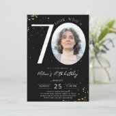 70th Birthday Black Gold Invitation Kaart Foto (Staand voorkant)