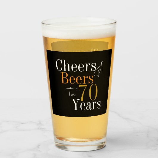 70th Birthday Cheers Beers Black Gold Party Favor  Glas (Voorkant gevuld)