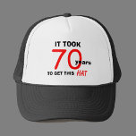 70th Birthday Gag Gifts Pet voor Mannen<br><div class="desc">Dit geweldige 70ste verjaardagsgag cadeau voor mannen is een pet voor hem om met trots te draag. Het pet zegt: "Het duurde 70 jaar om dit Pet te krijgen". Het is een leuk pet voor een man met een goed gevoel voor humor. Het is ook perfect voor iedereen die verjaardagscadeau-ideeën...</div>