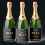 70th Birthday Name 1952 Black Gold Elegant Chic Sparkling Wijnetiket<br><div class="desc">Een gepersonaliseerd elegant mousserend wijnetiket dat gemakkelijk is aan te passen voor die speciale gelegenheid.</div>