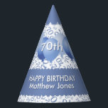 70th Birthday Number Pattern Blue/White Scallops Feesthoedjes<br><div class="desc">Dit is een partijontwerp met een blauw en wit aantalpatroon waar aantal 70 willekeurig op een witte achtergrond wordt verspreid. Er is een scalloped banner rond de bodem voor uw, "Happy Birthday" [naam]", tekst. Gebruik de gemakkelijke die tekstsjabloon wordt verstrekt om het te veranderen om de beroemdheidsnaam, of jouw naam,...</div>