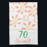 70th Birthday Oranje Funny Waterverf Flower Kitch Theedoek<br><div class="desc">70th Birthday Oranje Funny Waterverf Bloem keukenhanddoek. Deze mooie keukenhanddoek met bloemen met een eenvoudige waterverf,  in oranje en roze kleuren,  en een motivatie en positieve 70 Dus welke tekst. Voor iemand met een gevoel van humor. U kunt het leeftijdsnummer wijzigen.</div>