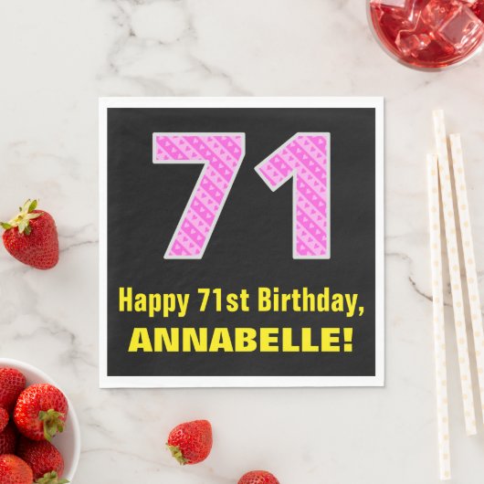 71e verjaardag: roze strepen en harten "71" + naam servet (Insitu)