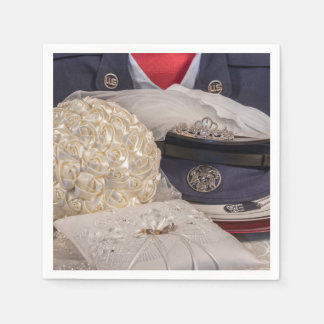 7263-Militaire bruiloft met boeket en ringen Servet