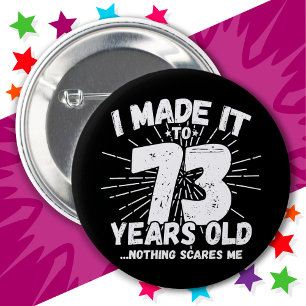 73 Jaar Oud Sarcastisch Meme Grappig 73e Verjaarda Ronde Button 5,7 Cm