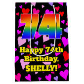 74e verjaardag: Beeldende harten Patroon, Regenboo Medium Cadeauzakje (Achterkant)