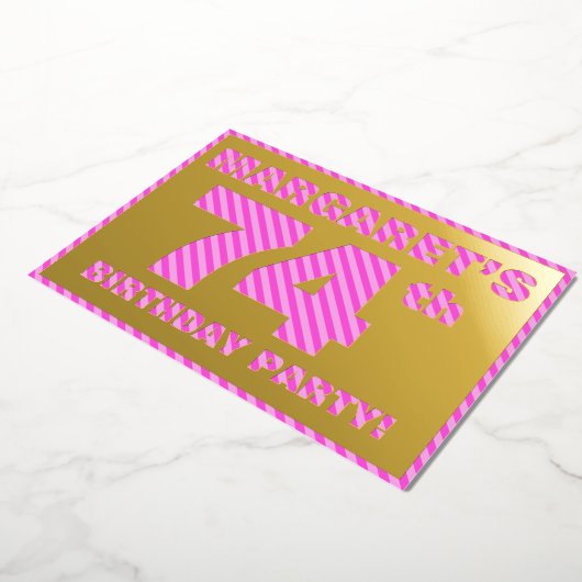 74e verjaardag — Vet, vuurtje, roze band # 74 Folie Uitnodiging (Gedraaid)