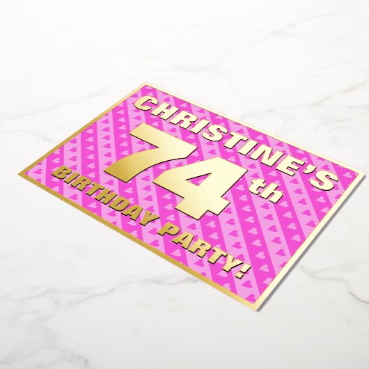 74e verjaardag — vuurroze harten en strips folie uitnodiging (Gedraaid)