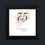 75e verjaardag elke leeftijd Floral roze bloemen g Cadeaudoosje<br><div class="desc">Roze Rose Floral bunch om het even welke Age Birthday Party cadeaudoos. Roze roze roze roze roze rozenfoliage. De sjabloon die gemakkelijk kan worden uitgegeven en de tekst met uw eigen details door de "Personalize"knoop te klikken wordt vervangen. Voor verdere aanpassing, te klikken gelieve de "Aanpassen Verdere"verbinding en ons ontwerphulpmiddel...</div>