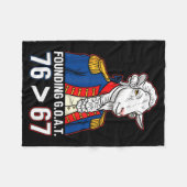 76 Greater Than 67 George Washington History Fun M Fleece Deken (Voorkant (Horizontaal))