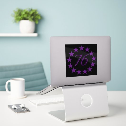 76 Purple Edition  Sticker (Laptop op bureau)