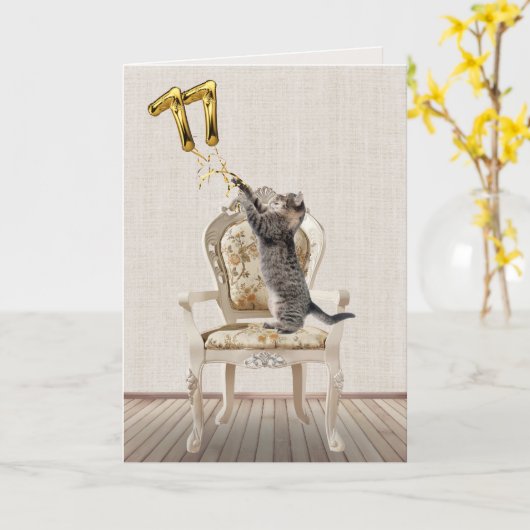 77e geboortedag ballonnen en kat van tabletten kaart (Gele Bloem)