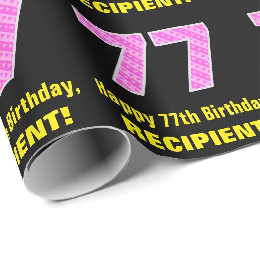 77e verjaardag: roze strepen en harten "77" + naam cadeaupapier (Rol Hoek)