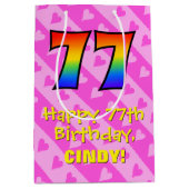 77e verjaardag: vuurroze kunststaven; regenboog 77 medium cadeauzakje (Voorkant)