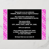 78e verjaardag van de Vogelroze harten en strips Folie Uitnodiging (Achterkant)