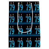 79e verjaardag met oogbalkaarsen medium cadeauzakje (Achterkant)