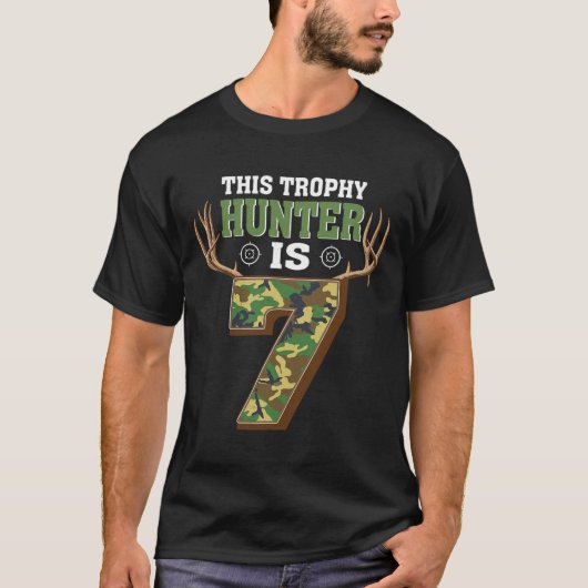 7 jaar oude jager 7e verjaardag van de geboorte De T-shirt (Voorkant)