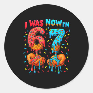 7 Jaar Verjaardag Ik Was 6 Nu Ben Ik 7 67 Meme Gra Ronde Sticker