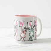 7 Letter-naam met Rabbits Coffee-Mok Tweekleurige Koffiemok (Voorkant rechts)