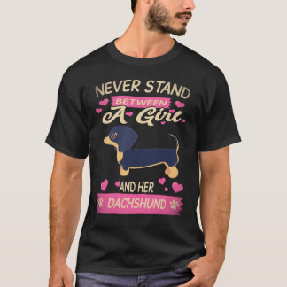 7 Sta nooit tussen een meisje en haar takshond T-shirt