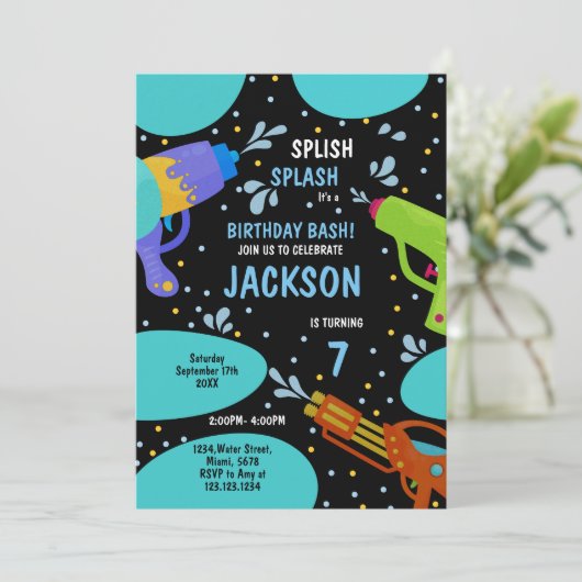 7e Black Green Water Pistool Uitnodigingen (Staand voorkant)