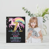 7e Eenhoorn Verjaardag Uitnodigingen Zwart met fot (Staand voorkant)