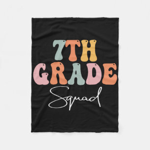 7e Grade Squad Retro Groovy Vrouwen Happy First Da Fleece Deken