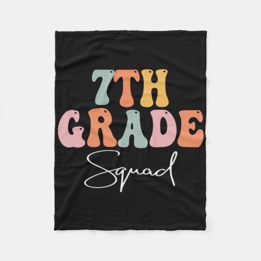 7e Grade Squad Retro Groovy Vrouwen Happy First Da Fleece Deken (Voorkant)