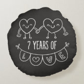 7e Jubileum - Gift Chalk Hearts Rond Kussen (Achterkant)