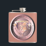 7e Jubileum Medallion Flask op koperbruiloft Heupfles<br><div class="desc">Toen we belangrijke mijlpalen in het leven hebben bereikt, is het alleen maar goed om ze te markeren en te observeren, dus dacht ik dat een handige manier zou zijn met een koperen medaillon met natuurlijk een hartembleem in het midden. Ik ben ook hier om iets te personaliseren of te...</div>