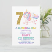 7e Rainbow Unicorn Verjaardag Uitnodigingen (Staand voorkant)