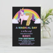 7e Rainbow Unicorn Verjaardag Uitnodigingen Glitte (Staand voorkant)