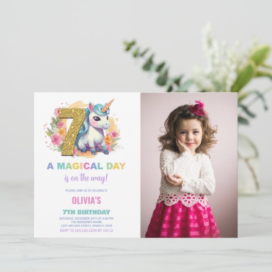 7e Verjaardag Eenhoorn Verjaardag Uitnodigingen fo (Staand voorkant)