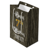 7e verjaardag: Faux Gold look & Faux Wood Pattern Medium Cadeauzakje (Voorkant Gekanteld)