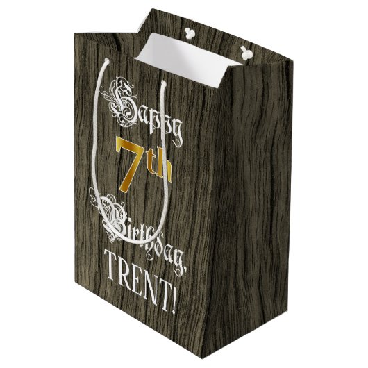 7e verjaardag: Faux Gold look & Faux Wood Pattern Medium Cadeauzakje (Achterkant Gekanteld)