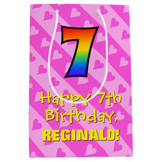 7e verjaardag: Fun roze hartenstrepen en regenboog Medium Cadeauzakje (Voorkant)