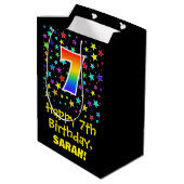 7e Verjaardag: Kleurrijke Sterren Patroon & Regenb Medium Cadeauzakje (Achterkant Gekanteld)