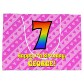 7e verjaardag: Roze strips & harten, regenboognr.  Groot Cadeauzakje (Achterkant)