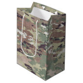 7lx4.5wx10h Medium Gift Bag Army OCP Camo Uniform Medium Cadeauzakje (Voorkant Gekanteld)