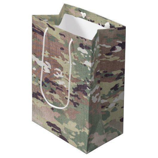 7lx4.5wx10h Medium Gift Bag Army OCP Camo Uniform Medium Cadeauzakje (Voorkant Gekanteld)
