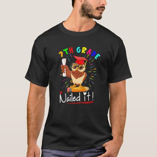 7th Grade Nailed It Cute Owl Pencil Student Gradua T-shirt (Voorkant)