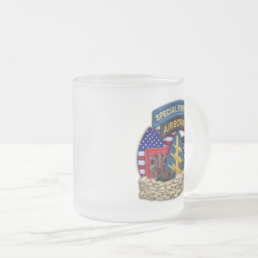 7th Special forces groene baretten ijzig bier mok (Voorkant rechts)
