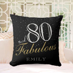 80 en Fabulous Elegant Black 80th Birthday Kussen<br><div class="desc">80 en Fabulous Elegant Black 80th Birthday Pillow. Inspirerend citaat 80 en fabulous en een naam in trendy manuscript. De achtergrond is zwart en de tekst is in witte en gouden kleuren. Voeg jouw naam en je leeftijd toe. Het is geweldig als een 80ste verjaardagscadeau van een vrouw.</div>