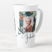 80 en Fabulous Flower Pattern Verjaardagsfoto Latte Mok (Rechterhoek)