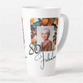 80 en Fabulous Flower Pattern Verjaardagsfoto Latte Mok (Rechterhoek)